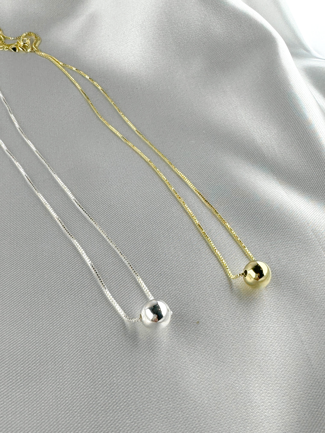 Collar Esfera Dorado